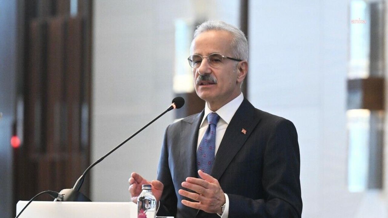 Bakan Uraloğlu: '8 kişi hayatını kaybetti, 19 yolcu için arama-kurtarma çalışmalarımız halen devam etmektedir'