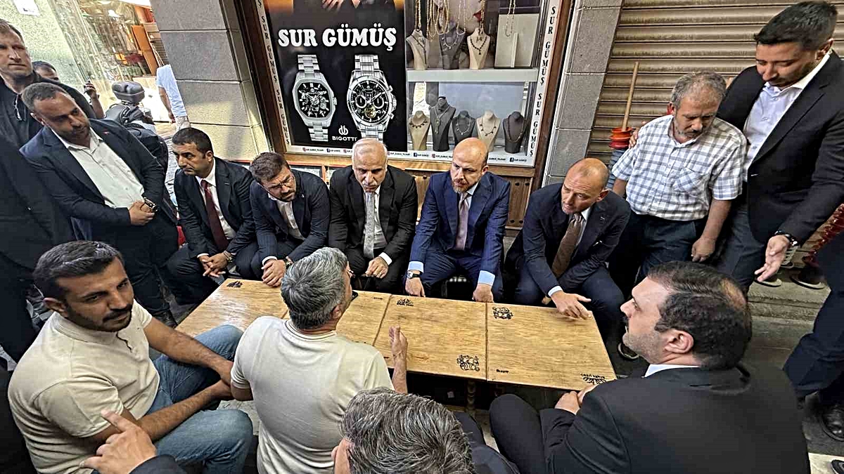 Bilal Erdoğan Diyarbakır'da Rojin Kabaiş'in babasını dinledi